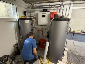 Pompe à chaleur air-eau Heliotherm Comfort Compact installée par les techniciens chauffagistes et frigoristes d'IPOKOST dans la commune de Sullens dans le canton de Vaud.